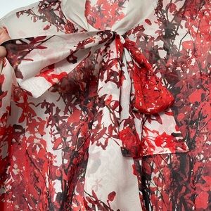 100% silk elegant, gorgeous dress Worn once for a wedding. Like new condition